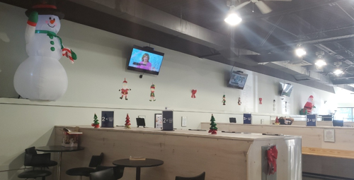 Winter Holiday At The Laundromat 01