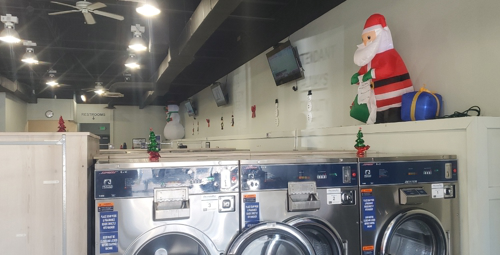 Winter Holiday At The Laundromat 02